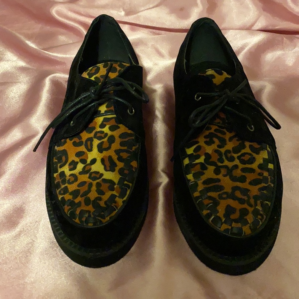 Black and leopard creepers